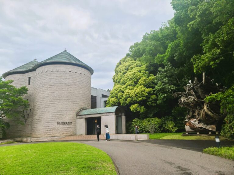 四季の移ろいの中でアートに触れる「DIC川村記念美術館」