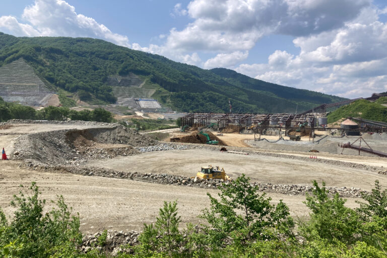 秋田県東成瀬村の成瀬ダム建設工事。今だけ!!超巨大ダンプトラックにびっくり!