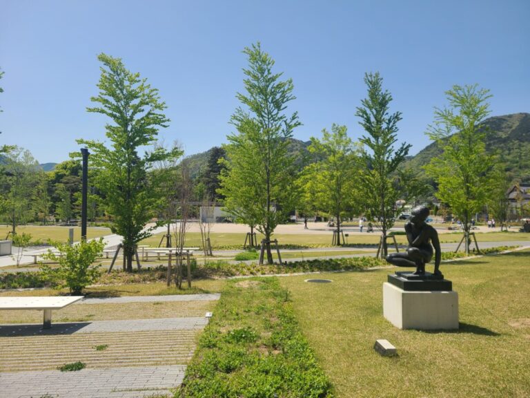 地域に開かれた緑溢れる美術館「長野県立美術館」