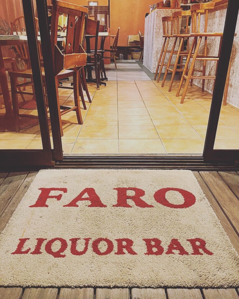 片瀬に導かれ15年。地元と訪れた人々の出会いの場に〜FARO LIQUOR BAR 〜