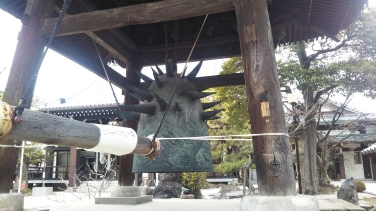 岡本太郎ワールド全開！パンクな梵鐘が迫力満点の名古屋のお寺