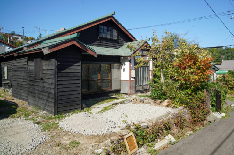 坂の町で見つけた古民家カフェ【喫茶飴色】で味わい深いひと時を｜北海道小樽市
