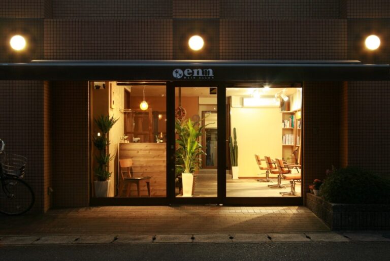 落ち着いた空間で施術が受けられる「HAIR SALON enn」を紹介