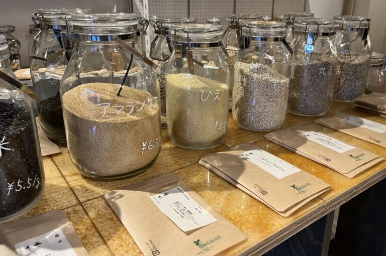 生産者とお客さんをつなぐ｜こだわりの商品が並ぶ量り売りのお店「秤 HAKARI」