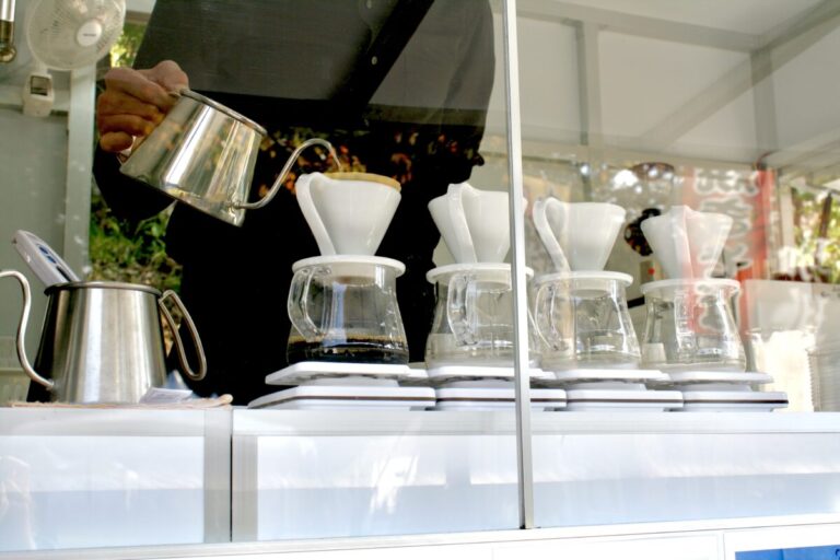 【東京都内】キッチンカーで丁寧に淹れるハンドドリップコーヒー「Free Life Coffee」