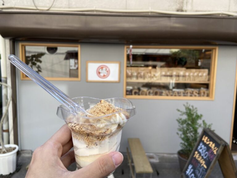 贅沢過ぎる！カシューナッツとアーモンドのトッピングかけ放題ソフトクリームが目玉のナッツ専門店「CoCo nattsu」