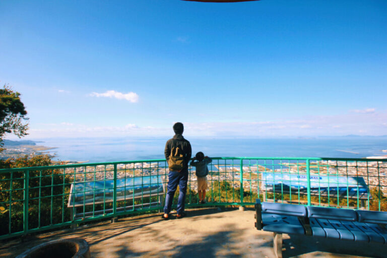 出会いもよし、眺めもよし、四国中央市の山にあるUFOキノコ！？