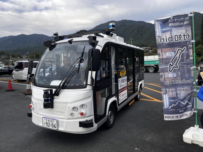 自動運転バスの実地試験が岐阜県中津川市でも「付知bin」として秋に運用。早速乗ってきました。