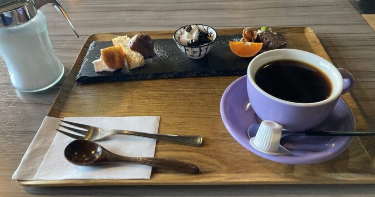 川の見えるノスタルジックな喫茶店「マウンテン」｜山口県岩国市