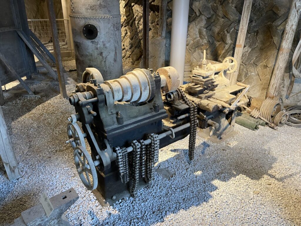 旧東北砕石工場で実際に使用していた器具
