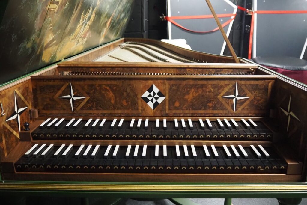 アリオスの16フィートジャーマン・チェンバロ鍵盤
