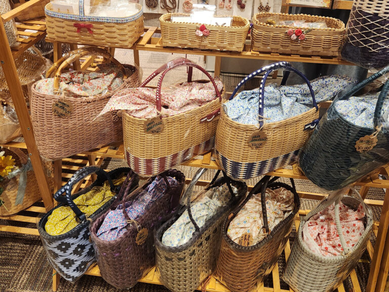 葬儀場で開かれた「ちいさな手作り雑貨市」｜偶然の出会いから生まれたつながり