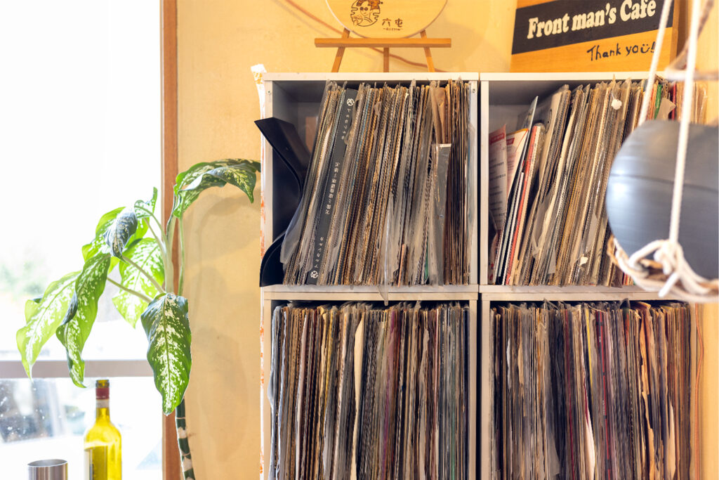 沖縄・北谷町のヴィガンカフェ「ROTTON」の店長が集めたレコード
