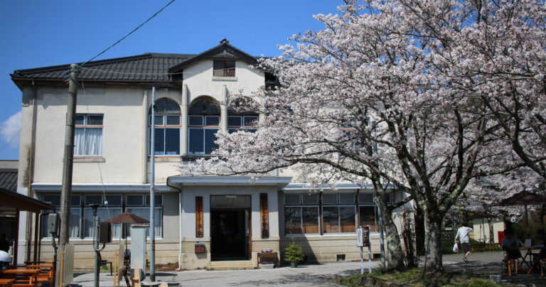 全国でも珍しい120年以上続く私設図書館はこのまちのシンボル｜江北図書館（こほくとしょかん）