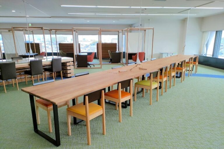 【枚方市】ひらっくのコワーキングスペースがテレワークに最適！ 子ども預かりや周辺機器貸出無料