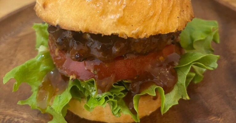 【東京・町田市】和牛100％の本格ハンバーガーが食べられる「なるかふぇ」