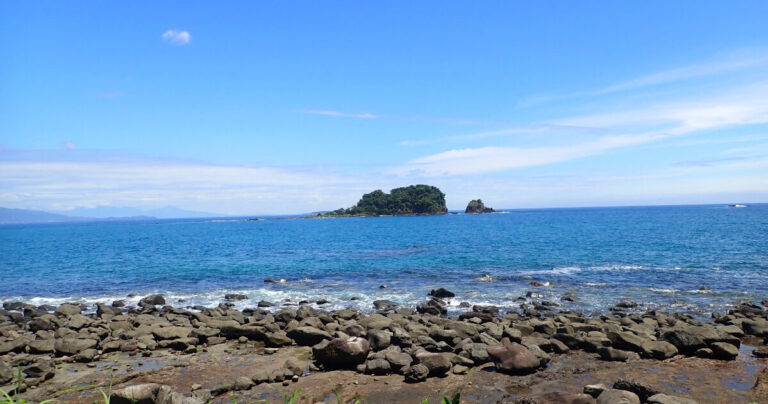 【伊豆】ガイドブックに載ってない隠れ名所!?東伊豆の海が一望できる「汐吹公園」