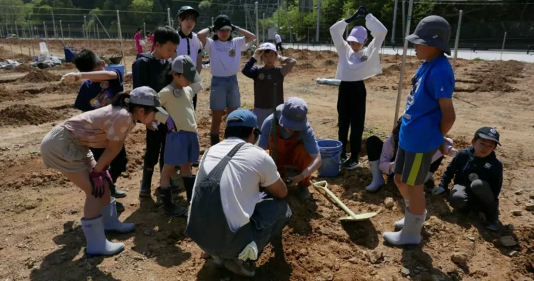 宮城県雄勝町「MORIUMIUS FARM」｜ぶどうの植樹編～津波被害地の自然再生に挑む～