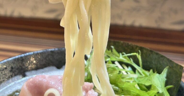 クレープ屋さんがやる「青辛豚白湯らーめん塩」はリピート必死のレアな一杯｜Rahmen911＆HOLLY’s