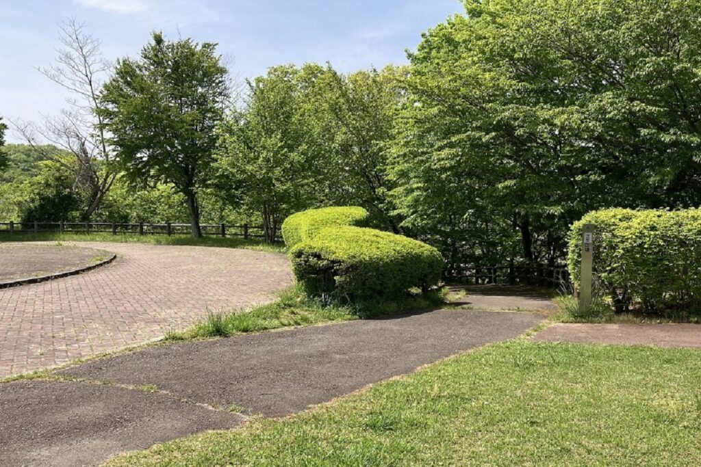 芝生広場への看板