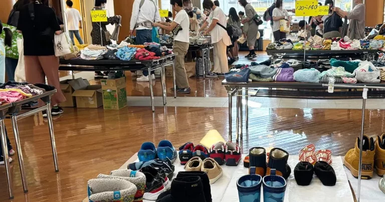 捨てるのではなく「つなぐ」。子育て世代に人気の町で、新しい出会いを生み出す・おさがり交換会開催！