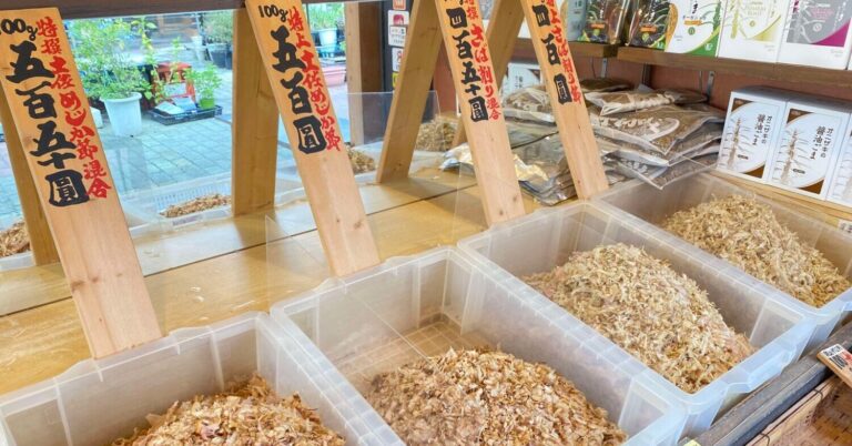 鰹節と身を削ってお出汁の文化を遺そうと奮闘する「山崎屋 昆布店」の2代目店主土肥誠一さん｜大阪府茨木市