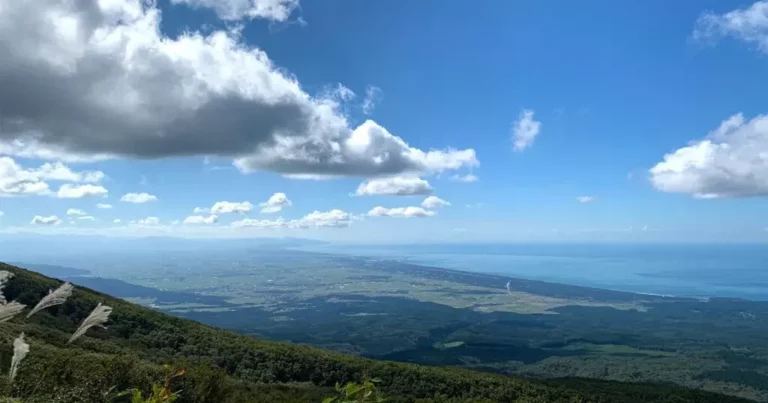 絶景・爽快・癒しの紅葉ドライブ 鳥海ブルーラインを満喫｜山形県遊佐町