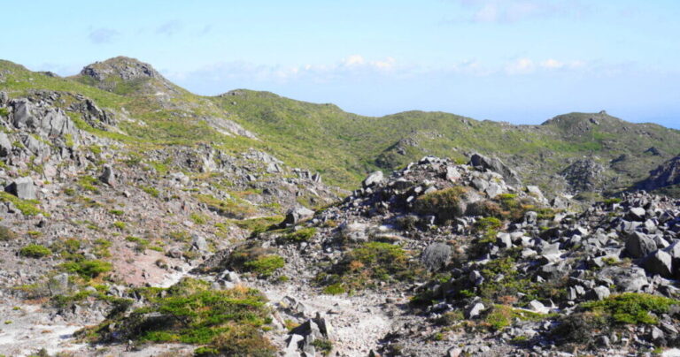 育脳に役立つ？神津島のシンボル「天上山（てんじょうさん）」で子どもと楽しむトレッキング！｜東京都神津島