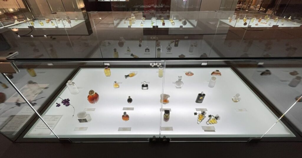香水の展示2