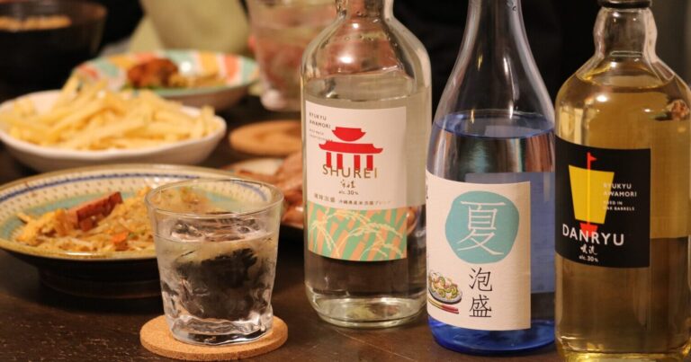 気心知れた仲間と一杯。神村酒造の泡盛でゆるりと楽しむ島時間|沖縄県うるま市