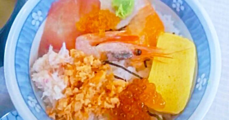 【函館朝市】550円で海鮮丼が楽しめる朝市食堂二番館！駅近5分の格安グルメスポット