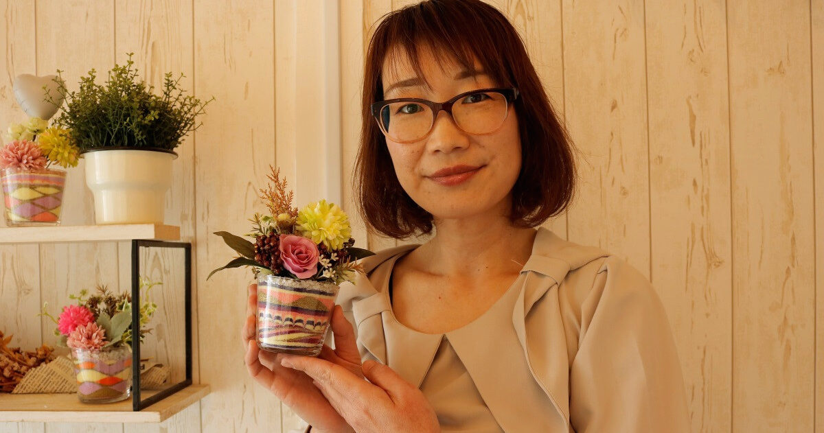 砂の模様に想いを重ねて 笑顔を育むサンドアート講師eriさん｜大阪府東