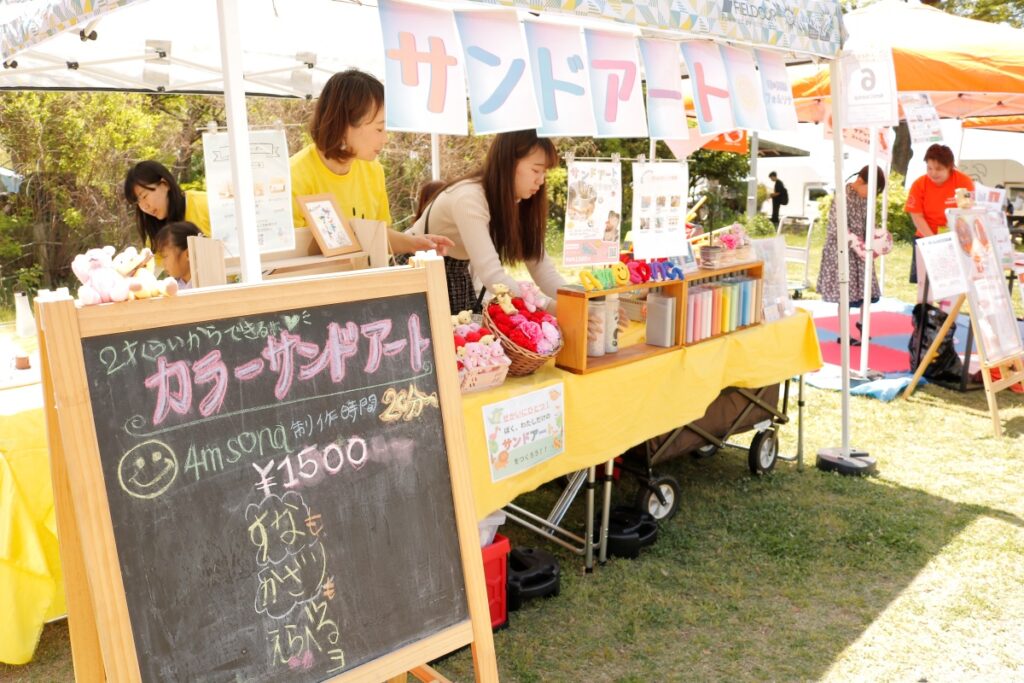サンドアート講師eriさん―ワークショップの様子(いろどりキッズパークにて)