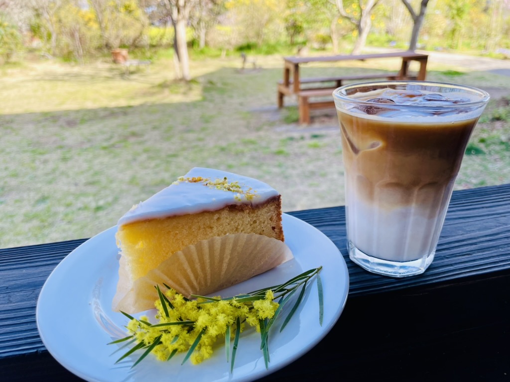 レモンケーキとコーヒー