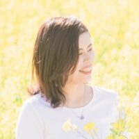 間 真美子