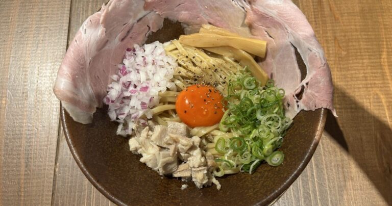 粉もん好きの大阪人に大人気のラーメン屋「小麦の麺神」｜大阪府大阪市