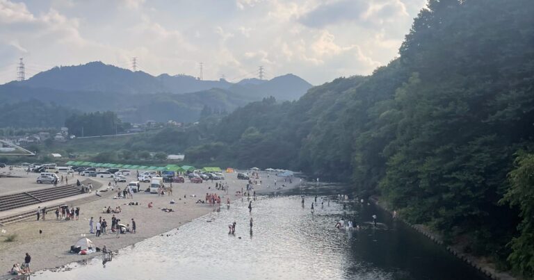都心近くの川遊びスポット【秋川橋河川公園】で気軽に涼もう!
