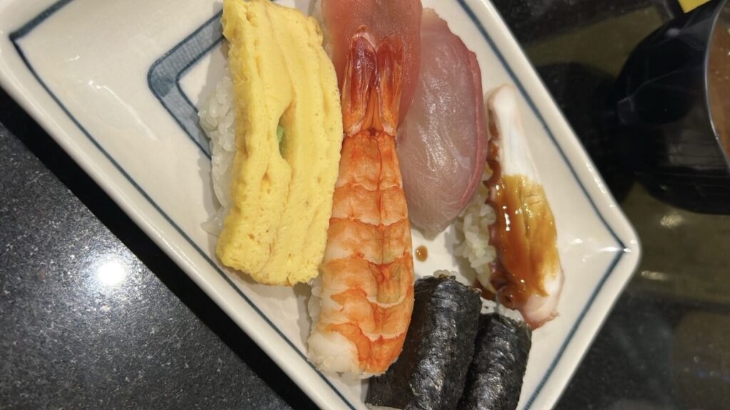 源八寿司の並盛ランチ