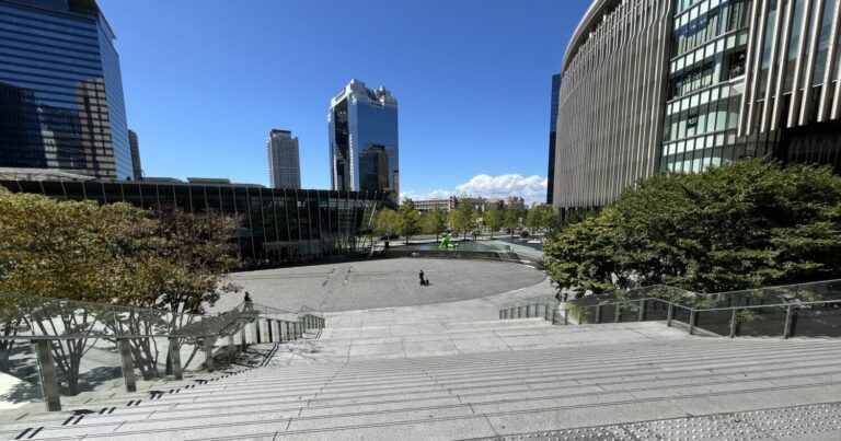 大阪駅すぐで驚きの『Downtown BMX』イベント！BMX競技の生の迫力で観衆を魅了｜大阪府大阪市