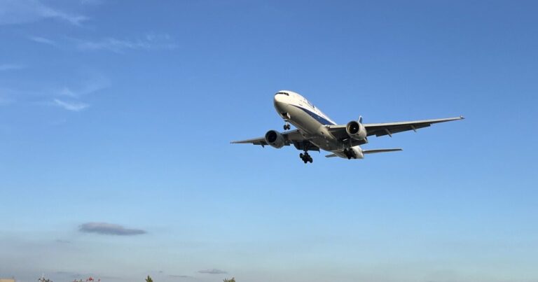 飛行機がぐんと身近に感じられる！豊中つばさ公園『ma-zika』でリアル飛行機を見に行こう｜大阪府豊中市