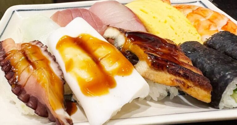 回らないお寿司なのに500円！神戸・新開地にある源八寿しの並盛ランチ