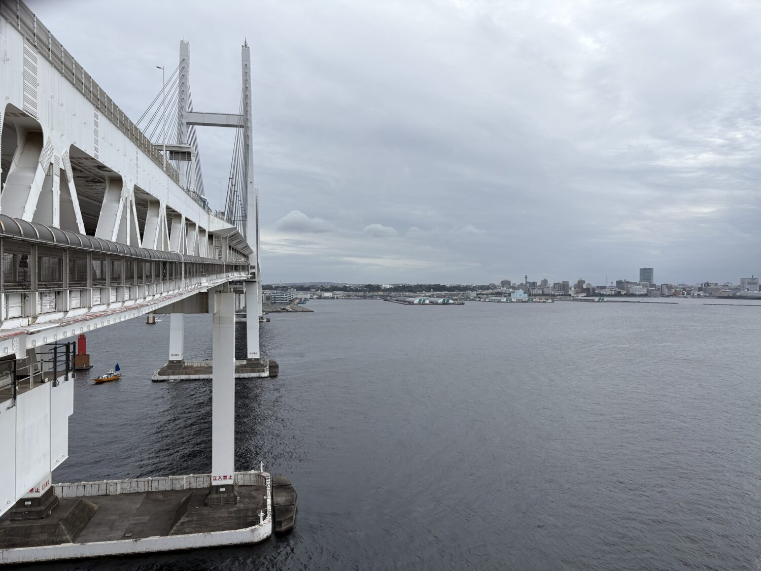 真横からのベイブリッジ