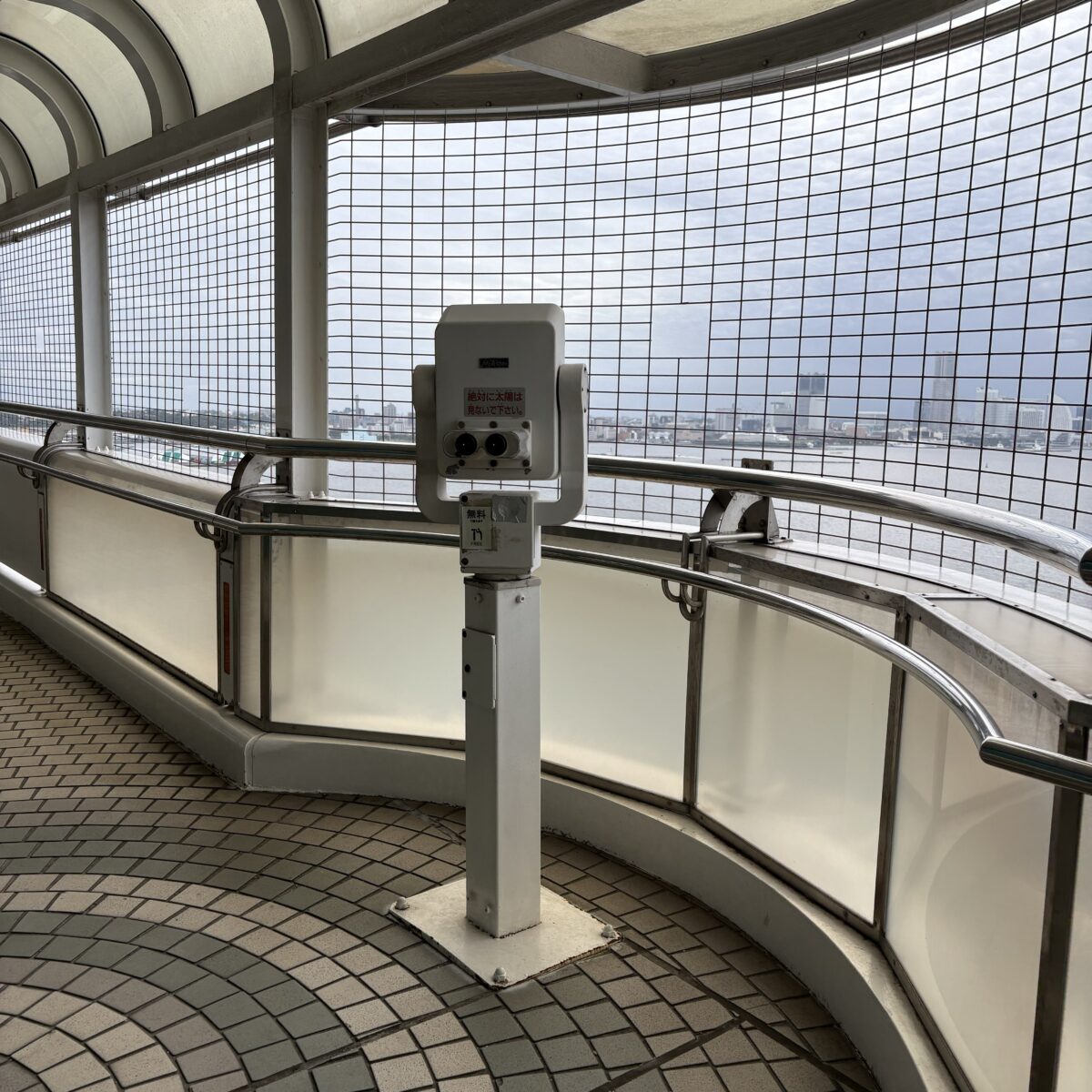 スカイプロムナードの途中にある観光用望遠鏡