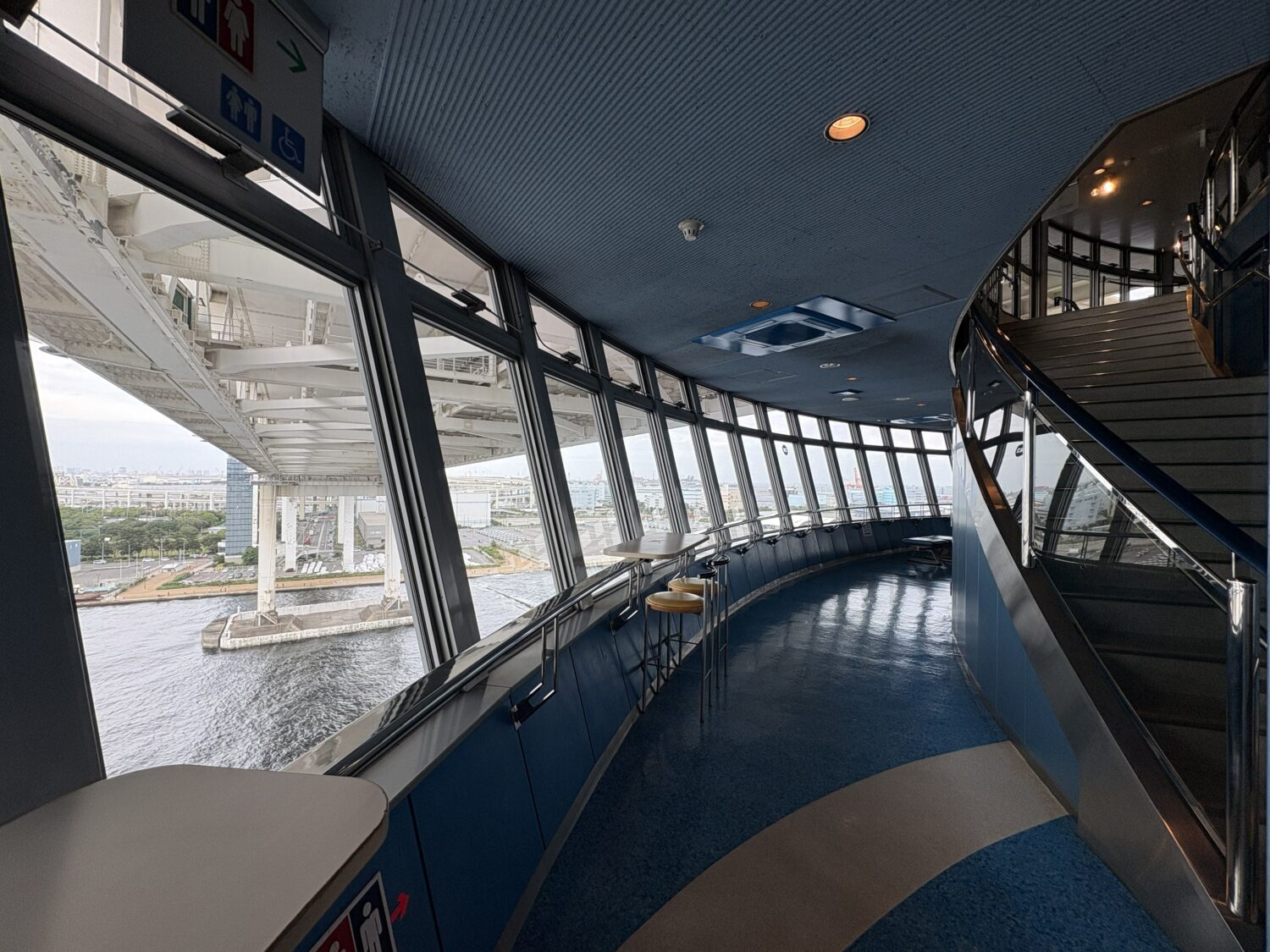 スカイラウンジの様子