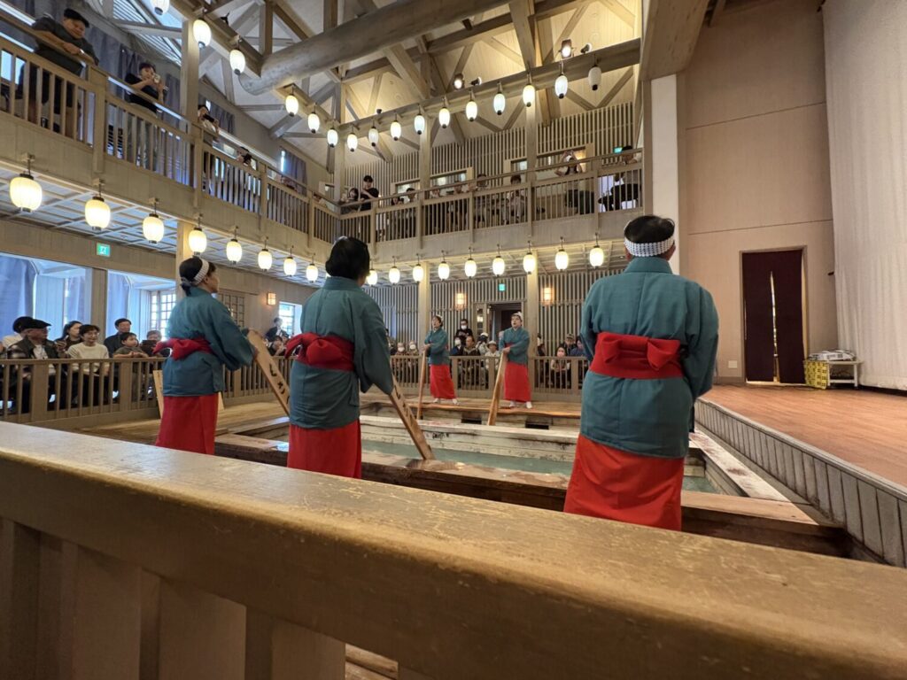熱乃湯の湯もみショー