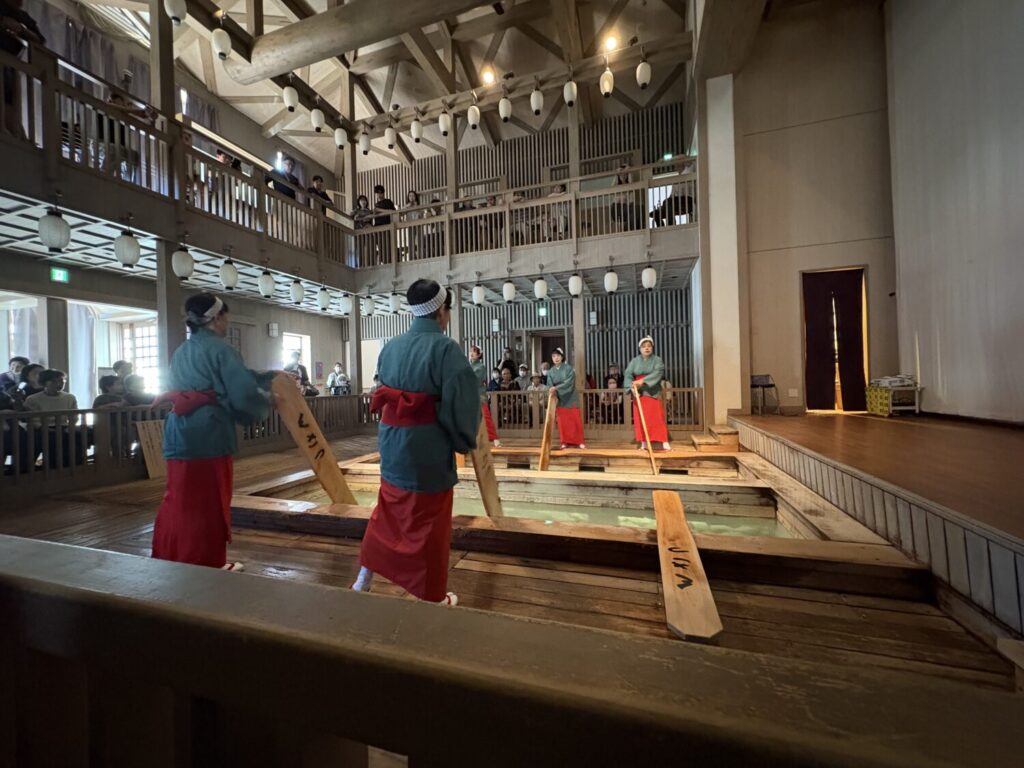 熱乃湯の湯もみショー