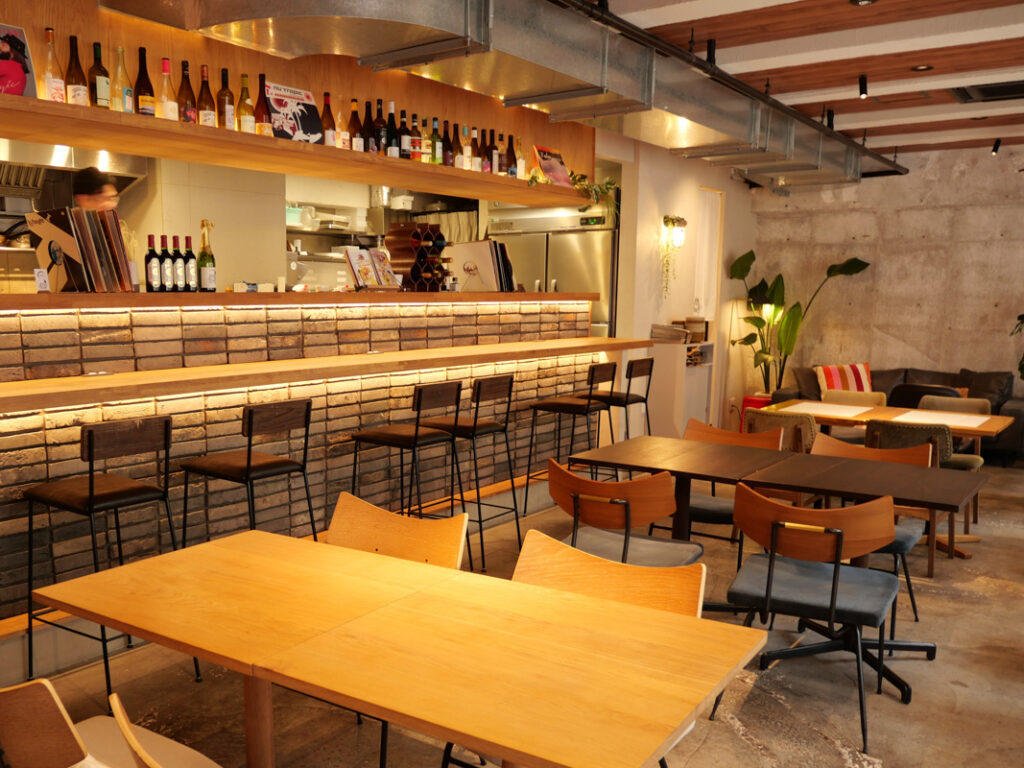 BISTRO CHURA店内