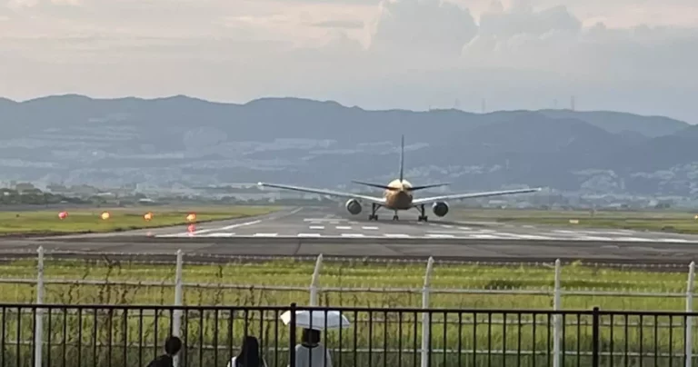 地元民だけが知っている？大阪の飛行機好きの隠れ家スポット千里川土手｜大阪府豊中市