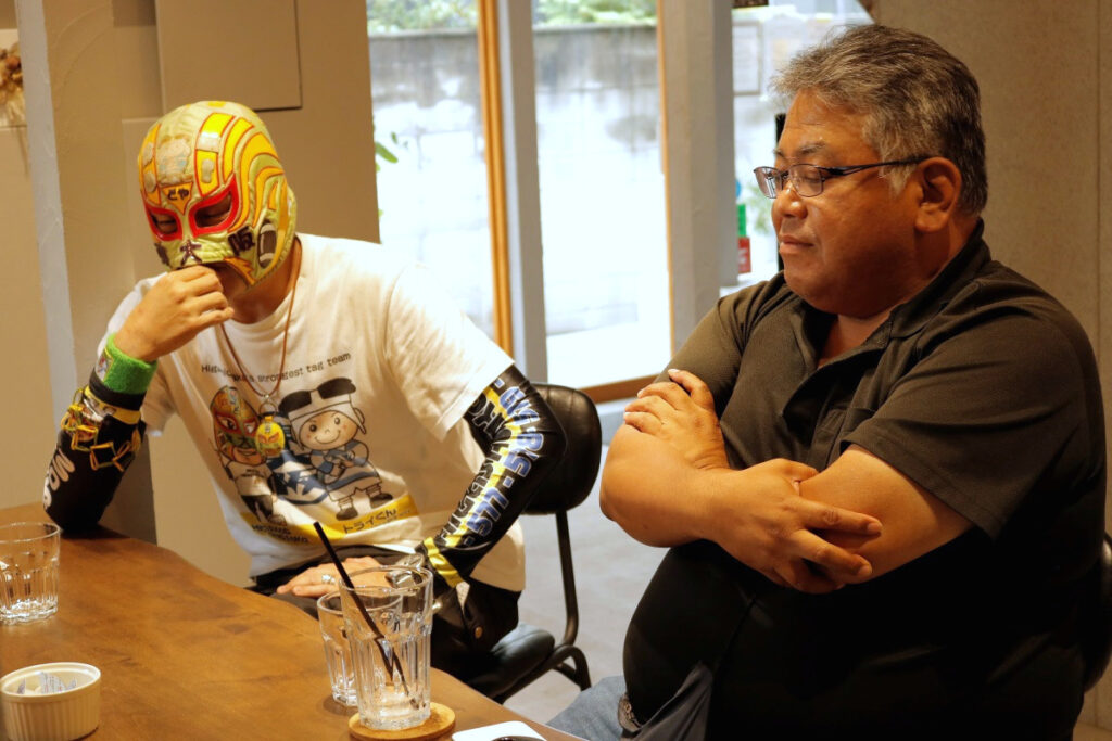 東大阪ローカルメディア座談会―マスクド大阪さん(東大阪バーチャルシティ)と前田さん(週刊ひがしおおさか)