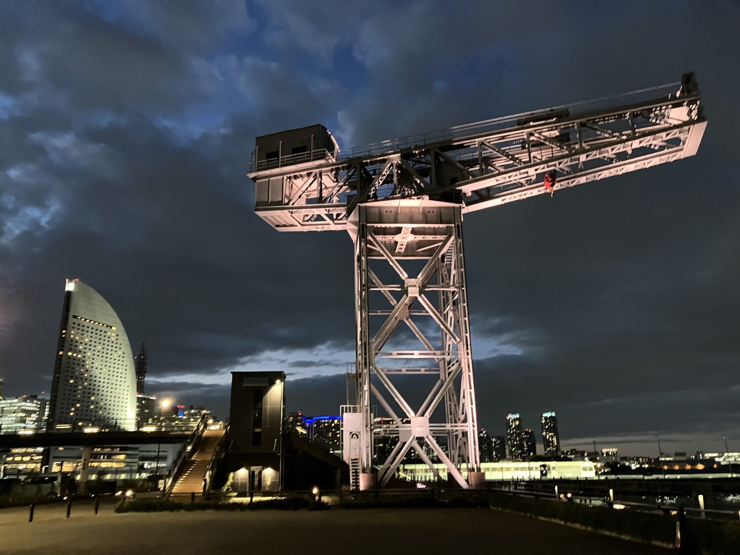 ハンマーヘッドクレーン